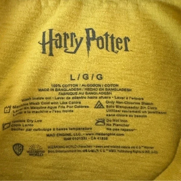 Harry Potter Hufflepuff Badger watercolor Graphic T-shirt Large FLAWED - Picture 9 of 9